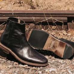 Hot Douglas Mens Street